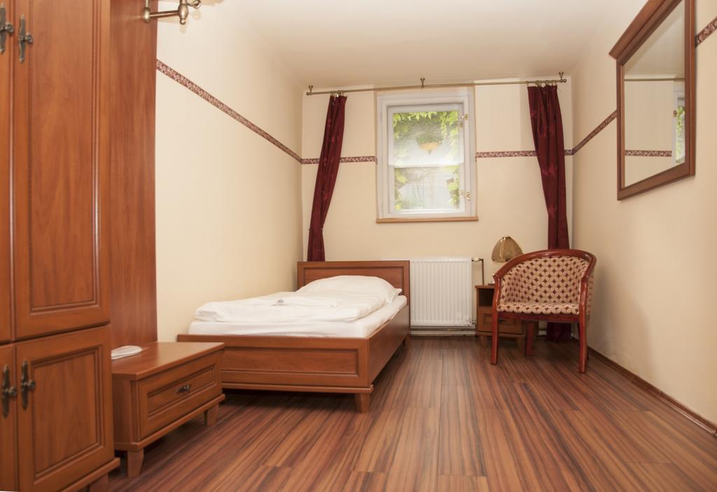 Hotel Bow Garden Komarno Room photo